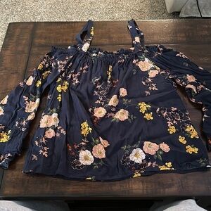 Sanctuary open shoulder sz Small top. Excellent condition